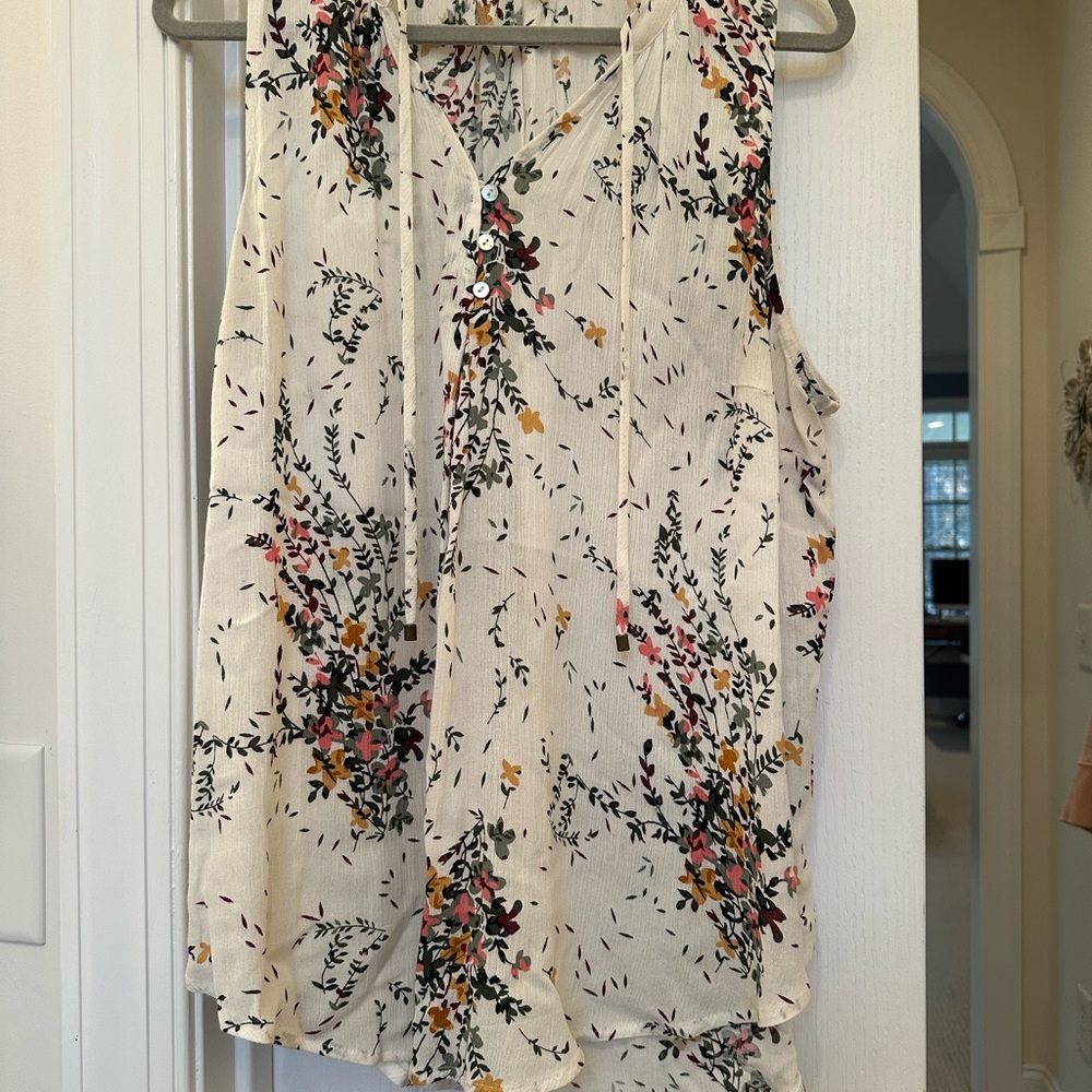 Market & Spruce Floral Print Tank Top - White and Multicolor
